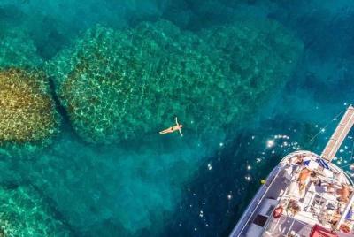 Crucero romántico al atardecer compartido desde la ciudad de Roda
