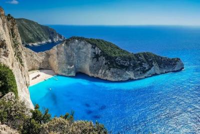 Tour privado a Shipwreck, Blue Caves & Xigia en Mercedes Benz Min