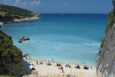 SUP TOUR a la playa de spa de azufre y colágeno en la isla Xigia 