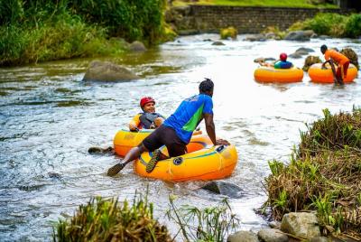 Aventura de medio día en la tubería del río Granada y Cataratas Annandale Aventura de medio día en la tubería del río Granada y Cataratas Annandale