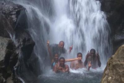 Saltando en la selva tropical