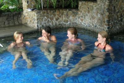 Escapada a aguas termales y circuito termal desde Antigua