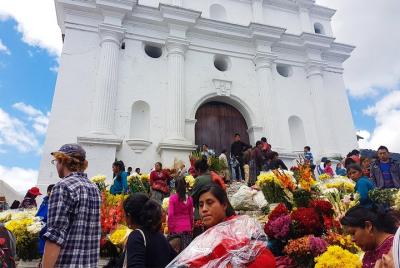 Tour completo de un día: mercado maya de Chichicastenango y lago 