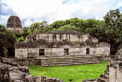 Escapada de un día a Tikal desde Flores Escapada de un día a Tikal desde Flores