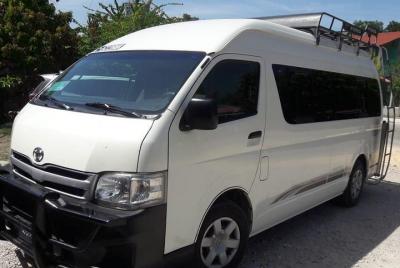Traslado privado VIP de ida y vuelta a Tikal desde Flores Traslado privado VIP de ida y vuelta a Tikal desde Flores