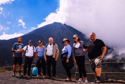 Excursión al volcán Pacaya y baños termales con almuerzo desde la Excursión al volcán Pacaya y baños termales con almuerzo desde la