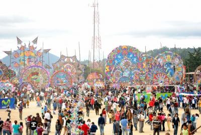 Day of The Dead: Festival de cometas de la ciudad de Guatemala o  Day of The Dead: Festival de cometas de la ciudad de Guatemala o