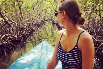 Aventura en los túneles de manglares de Roatán