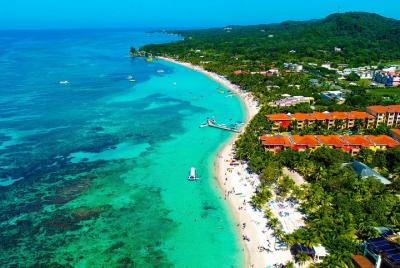 West Bay Beach, Chocolate, y Ron Factory & Transfer