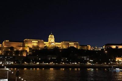 Paseo nocturno por el paseo del Danubio