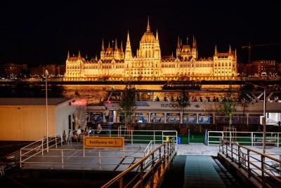 Budapest: crucero nocturno por el Danubio con asientos garantizad Budapest: crucero nocturno por el Danubio con asientos garantizad