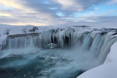 Excursión de un día al lago Myvatn y la cascada Godafoss desde Ak
