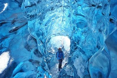 Tour de exploración de la cueva de hielo