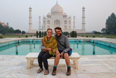 Excursión de un día al Taj Mahal y al fuerte de Agra con Fatehpur Excursión de un día al Taj Mahal y al fuerte de Agra con Fatehpur