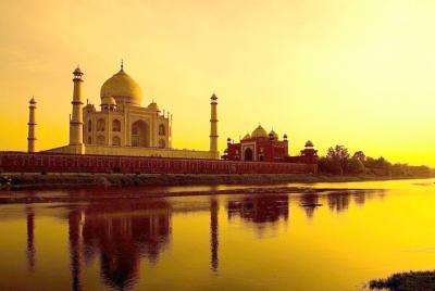 Tour privado: Taj Mahal Sunrise y Fatehpur Sikri Day Tour Tour privado: Taj Mahal Sunrise y Fatehpur Sikri Day Tour