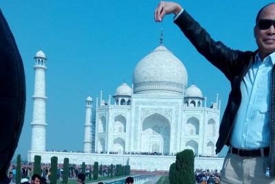 Excursión de día completo a la ciudad de Agra en coche.