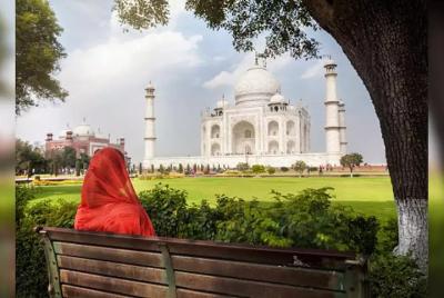 Excursión de medio día al Taj Mahal y al fuerte de Agra en automó
