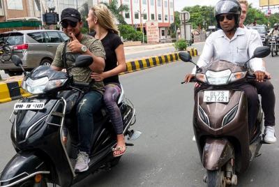Tour privado por la ciudad local de Taj Mahal y Agra en bicicleta