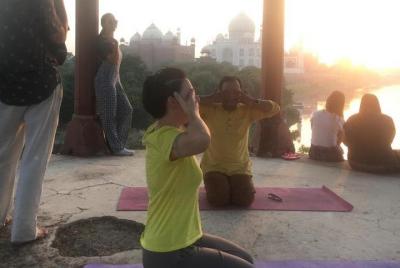 Excursión secreta al amanecer o al atardecer Taj Mahal con yoga