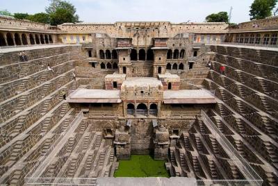 Traslado de ida de Alwar a Jaipur a través de Bhangarh y Abhaneri (opcional) Traslado de ida de Alwar a Jaipur a través de Bhangarh y Abhaneri (opcional)