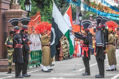 Templo Dorado y Frontera Wagah en Amritsar con almuerzo Punjabi