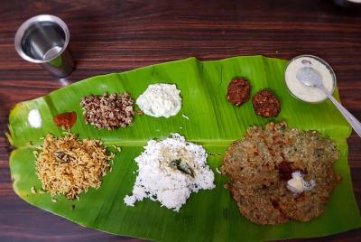 Cocine y cene con un local en un Heritage Home en Bangalore