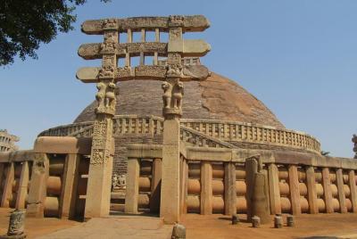 Sanchi Stupa y pinturas rupestres prehistóricas de Bhimbetka de B