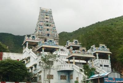 Viaje para visitar el templo Marudamalai en Coimbatore Viaje para visitar el templo Marudamalai en Coimbatore