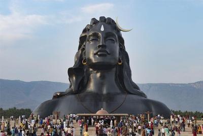 Aeropuerto de Coimbatore a la Fundación Isha Traslado en vehículo privado Aeropuerto de Coimbatore a la Fundación Isha Traslado en vehículo privado