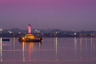 Night Walk Hyderabad (Tour guiado a pie de 2 horas) Night Walk Hyderabad (Tour guiado a pie de 2 horas)
