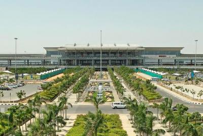 Traslado privado de llegada: Aeropuerto Hyderabad RGIA al hotel Traslado privado de llegada: Aeropuerto Hyderabad RGIA al hotel