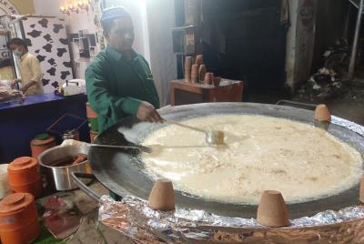 Paseo nocturno por la comida callejera de Hyderabad con Hyderabad Biryani Paseo nocturno por la comida callejera de Hyderabad con Hyderabad Biryani