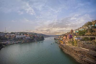 Indore a Omkareshwar Jyotirlinga Indore a Omkareshwar Jyotirlinga