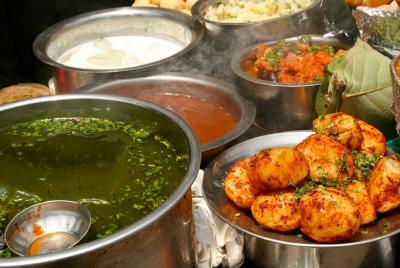 Rastreo de comida en la calle Hyderabad (Tour de degustación de comida guiada de 2 horas) Rastreo de comida en la calle Hyderabad (Tour de degustación de comida guiada de 2 horas)