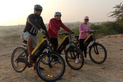 Tour en bicicleta eléctrica Jewel of Thar Desert en Jaisalmer