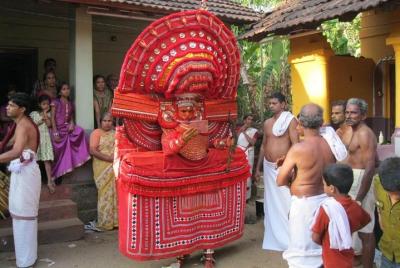 Kerala Theyyam Ritual Danza De Kannur Kerala Theyyam Ritual Danza De Kannur