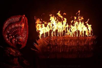 Experimente la vida de Theyyam: curada a través del folklore de Theyyam Experimente la vida de Theyyam: curada a través del folklore de Theyyam