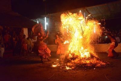 Visita diaria de Theyyam Visita diaria de Theyyam