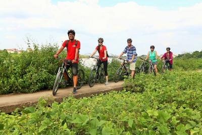 Viaje en bicicleta todo incluido a la montaña Teeth desde Khajura