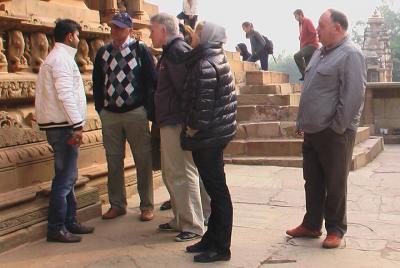 Visita a los templos de Khajuraho por guía certificado, guía turí