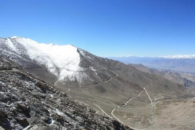 Leh to Khardungla Pass Excursión de día completo Leh to Khardungla Pass Excursión de día completo