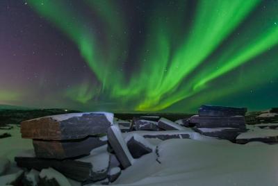 La aurora boreal persigue en un pequeño grupo