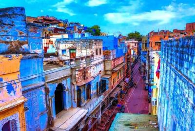 Traslado privado de ida de Mount Abu a Jodhpur en vehículo de CA Traslado privado de ida de Mount Abu a Jodhpur en vehículo de CA