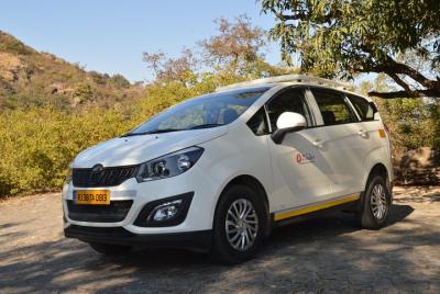 Transferencia privada de aire acondicionado Mount Abu a Abu Road (6 Seat A / c Suv) Transferencia privada de aire acondicionado Mount Abu a Abu Road (6 Seat A / c Suv)
