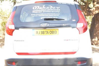 Traslado privado de aire acondicionado Mount Abu a Jodhpur (Suv de 6 asientos A / c)  Traslado privado de aire acondicionado Mount Abu a Jodhpur (Suv de 6 asientos A / c)