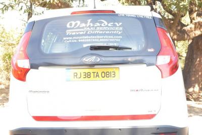 Transferencia privada de aire acondicionado Mount Abu a Ahmedabad (6 Seat A / c Suv) Transferencia privada de aire acondicionado Mount Abu a Ahmedabad (6 Seat A / c Suv)