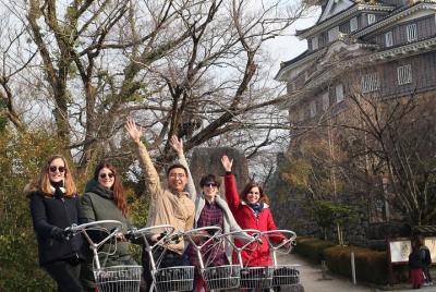 Okayama en una bicicleta de pie
