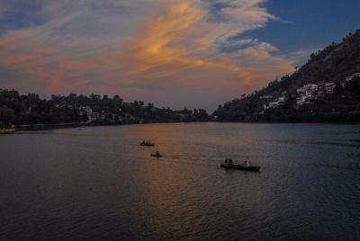 Experimente lo mejor de Nainital con un local: tour privado de 4 horas en automóvil AC Experimente lo mejor de Nainital con un local: tour privado de 4 horas en automóvil AC