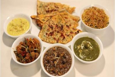 Experiencia tradicional de cocina y cena con una familia india en