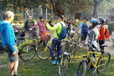 Excursión privada de 3,5 horas en bicicleta por el sur de Delhi c Excursión privada de 3,5 horas en bicicleta por el sur de Delhi c